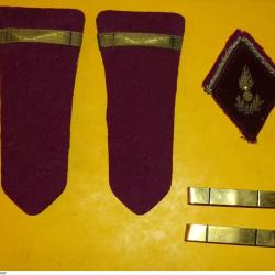 LOT SERVICE DE SANTE : PAIRE EPAULETTES AU GRADE D'ASPIRANT + INSIGNE DE COL + PAIRE DE GALON EN MET