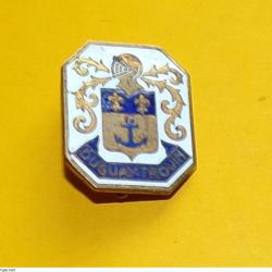 MARINE :&nbsp;DUGUAY - TROUIN, Croiseur, (4/Pl. 8) &eacute;mail, fond blanc, dos grenu,&nbsp;FABRICANT A.AUGIS 28. ME