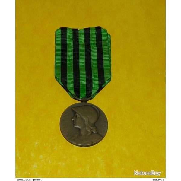 MEDAILLE : COMMEMORATIVE DE LA GUERRE DE 1870-1871 , AUX DEFENSEURS DE LA PATRIE , REPUBLIQUE FRANCA