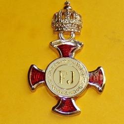 MEDAILLE KAISER FRANZ JOSEPH I. EN REPRODUCTION NUMEROTEE DE FABRICATION ALLEMANDE AVEC FICHE , BON