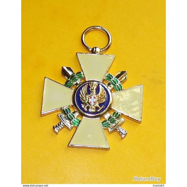 MEDAILLE K�NIG VICTOR EMANUEL III VON ITALIEN� EN REPRODUCTION NUMEROTEE DE FABRICATION ALLEMANDE AV