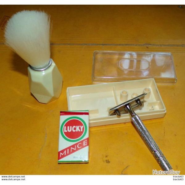 RASOIR AVEC LAMES ET BLAIREAU , NECESSAIRE POUR LE RASAGE DANS L'EQUIPEMENT DE L'ARMEE FRANCAISE , L