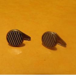 PAIRE DE BOUTONS DE MANCHETTES DE L'ECOLE MILITAIRE DE SAINT CYR&nbsp; , BON ETAT VOIR PHOTO .POUR TOUT R