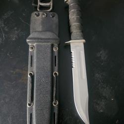KA-BAR D2 Extreme Fighting Knife 1282, serrated blade, Kraton handle, ?tui en plastique