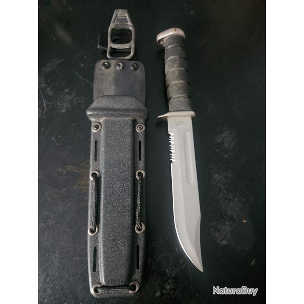 KA-BAR D2 Extreme Fighting Knife 1282, serrated blade, Kraton handle, ?tui en plastique