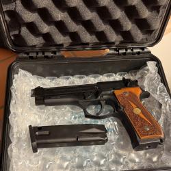 Beretta 92 FS (plaquettes bois) *** TR&Egrave;S BON &Eacute;TAT ***