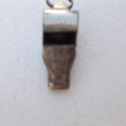 ancien sifflet de la police parisienne , !!RARE