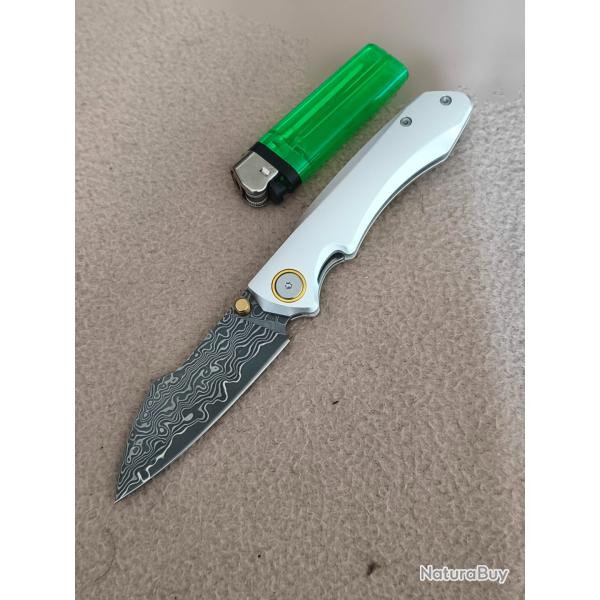 Vends couteau 19cm ouvert, manche alu, lame damas, neuf, horla