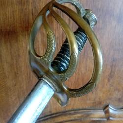 Sabre d'officier de cavalerie lourde avec monogramme de l'officier