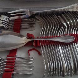 Ancienne m&eacute;nag&egrave;re metal argent&eacute; Christofle 38 pi&egrave;ces Pompadour