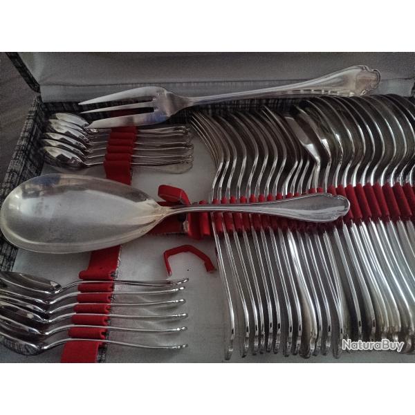 Ancienne m�nag�re metal argent� Christofle 38 pi�ces Pompadour