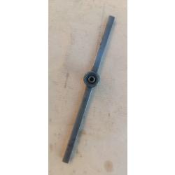 Pistolet mitrailleur Vigneron : levier d'armement + bouton (D)