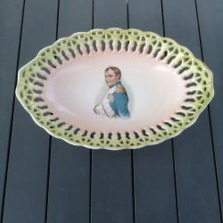 Ancien Plat en porcelaine Napoleon