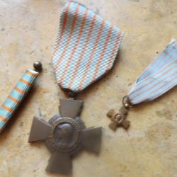 lot m&eacute;daille croix combattant bronze ruban clair d'origine + miniature + rappel
