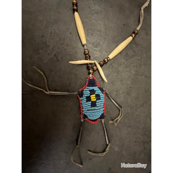 Collier en perle, os et laiton pendentifs tortue perl�e indien trappeur.