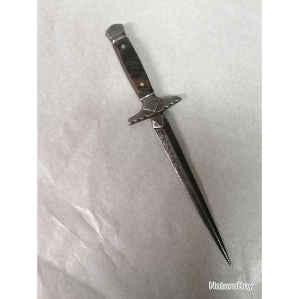 Dague de vertu stylet