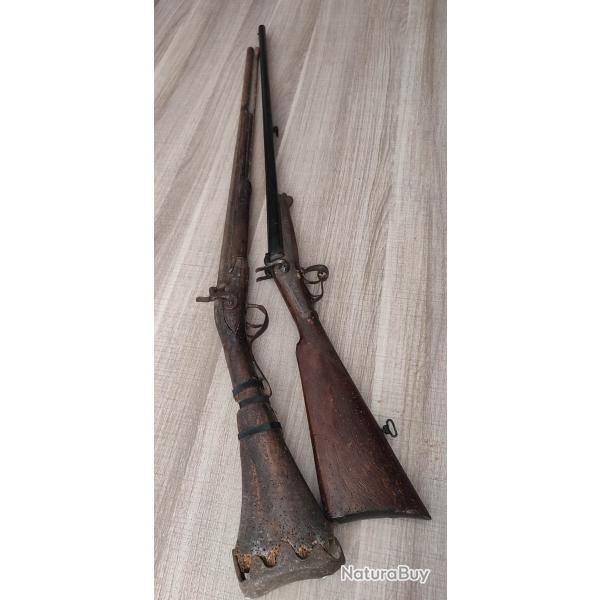 Lot de 2 anciens fusils dont 1 broche calibre 16 et un fusil silex transform� percussion