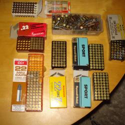 Lot d'environ 380 cartouches 22 Long Rifle  et 22 Long Z