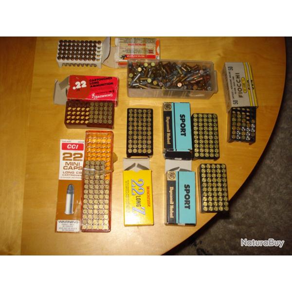 Lot d'environ 380 cartouches 22 Long Rifle  et 22 Long Z
