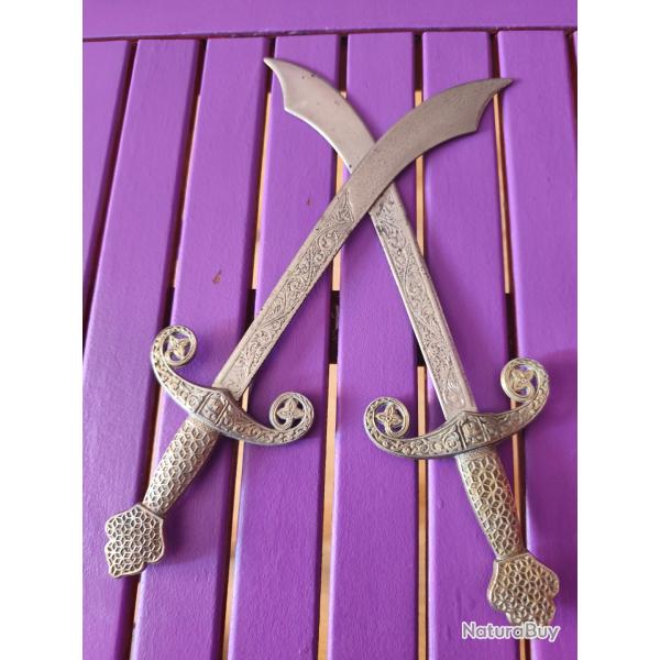 Lot 2 sabres d�coratifs