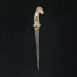 Poignard Khanjar en agate a t&ecirc;te de b&eacute;lier INDE Dynastie Mughal (1526-1857)