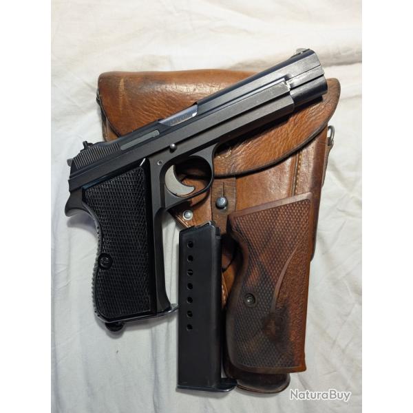 SIG P210, 2 chargeurs, �tui, poign�e bois, options Pistolen Spezialist et organes de vis�e Kontrast