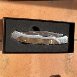 Vends couteau Laguiole Bougna neuf dans son coffret d'origine.