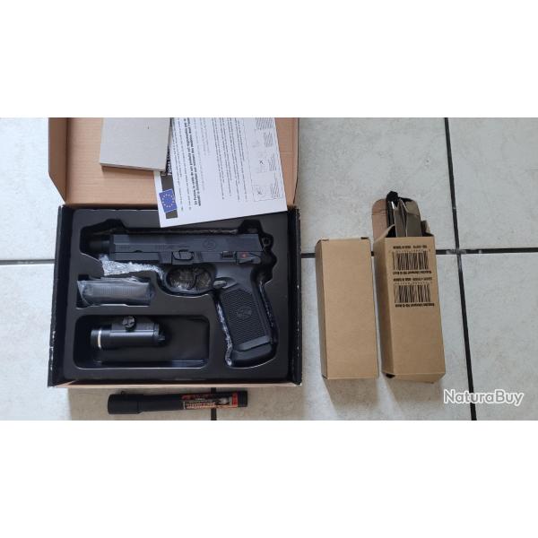 FNX45 Tactical Noir Cybergun + 2 chargeurs et lampe