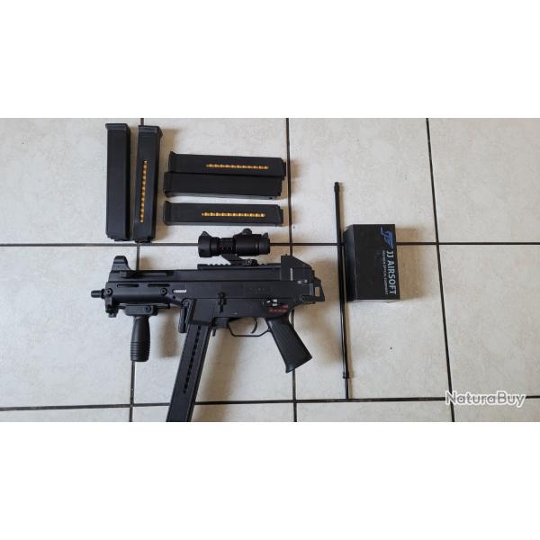 UMP 45 ARES AEG reddot + poign�e + 5 chargeurs