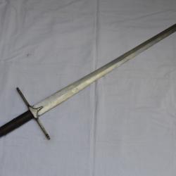 FORTE EPEE A DEUX MAINS DE STYLE XV&deg;-VIOLLET DE DUC-ANTIQUE 15TH CENTURY STYLE TWO HAND SWORD
