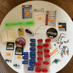 Lot de mat&eacute;riel de p&ecirc;che au coup / comp&eacute;tition - 23 distributeurs Colmic, hame&ccedil;ons, fils & accessoir