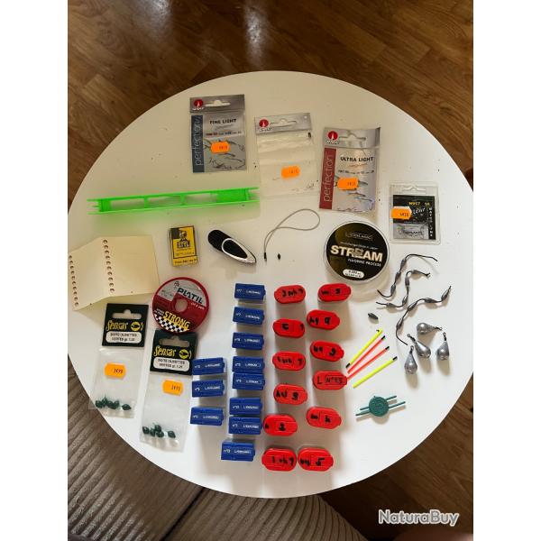 Lot de mat�riel de p�che au coup / comp�tition - 23 distributeurs Colmic, hame�ons, fils & accessoir