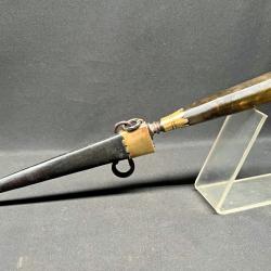 ANCIEN STYLET CORSE POUR COLLECTION, XIX&deg; SIECLE, POIGNEE EN CORNE, SOBRE ET BEAU.