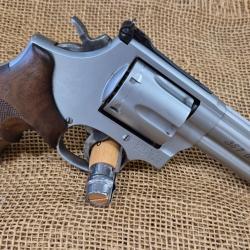 Revolver smith et wesson 686 5 super &eacute;tat Rien &agrave; dire  cal 38 357