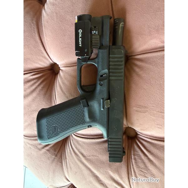 Pistolet GLOCK 45 avec lampe