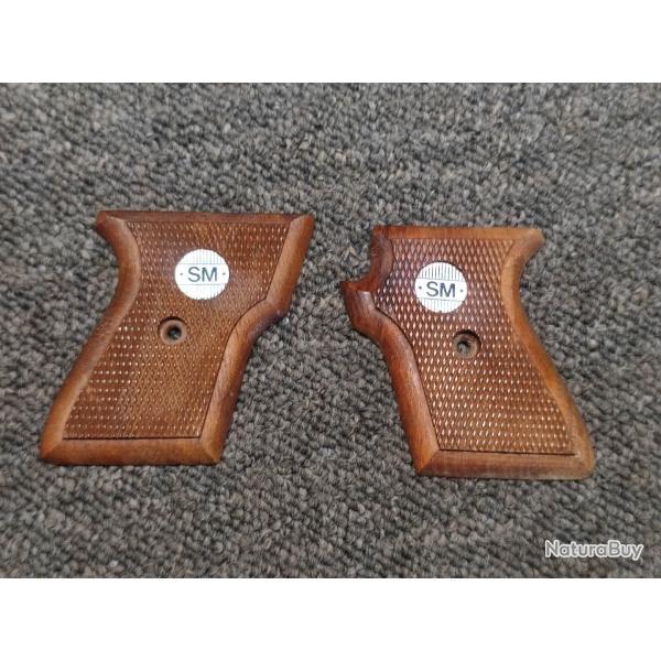 Paire de plaquette quadrill�e en bois pour pistolet SM �tat neuf