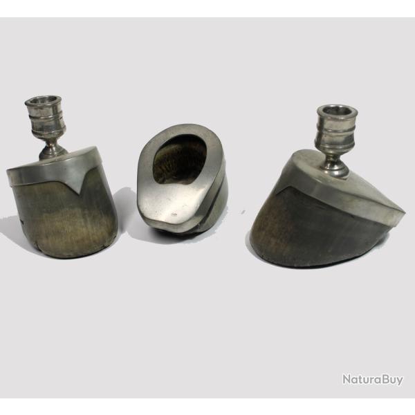 Lot de 2 bougeoirs et un cendrier en �tain et sabots d'antilope africaine