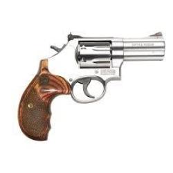 REVOLVER SMITH & WESSON MOD 686 "PLUS" LUXE 7 CPS 3" CROSSE BOIS CALIBRE 357 MAGNUM