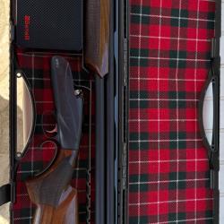 Fusil ball-trap Benelli 828U gaucher calibre 12/76 tr&egrave;s peu servi. Achet&eacute; en juin 2025.