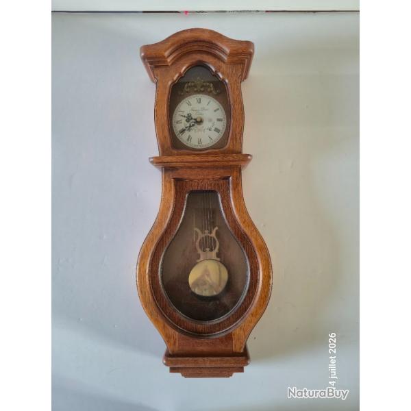 Horloge Comtoise  murale �lectrique ( pile) dans son bo�tier bois, avec balancier