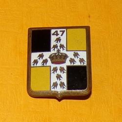 47&deg; R&eacute;giment d'Infanterie, &eacute;mail, 14 al&eacute;rions ,  &eacute;cu &eacute;cartel&eacute; noir et jaune, &agrave; une croix blanche cha