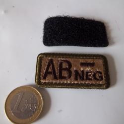 militaire groupe sanguin rare ! AB n&eacute;gatif insigne