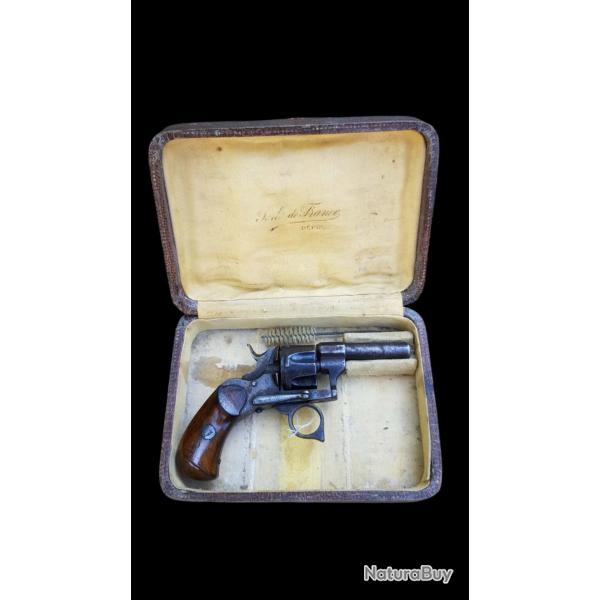 Revolver de poche .22 short dans sa boite