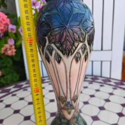 VASE EN CERAMIQUE ANGLAISE MOORCROFT - DECOR SYCAMORE / MAPLE TREES - ANNEE 1993 - 28 CM - MODELE FI
