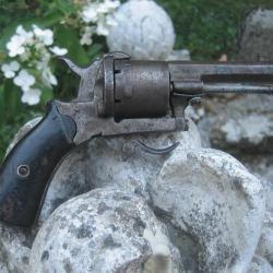 revolver lefaucheux, 7 mm a broche, dans son jus, a nettoyer/restaurer