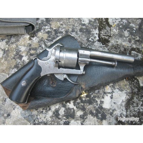 revolver 7 mm a broche avec son �tui de ceinture, ensemble d'�poque, peu fr�quent, en �tat de tir