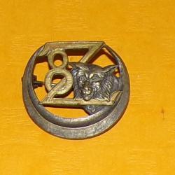 8&deg; R&eacute;giment de Zouaves, 8 & Z dor&eacute;, croissant et chacal argent&eacute; , Z et 8 entrelac&eacute;s, accost&eacute;s d'une