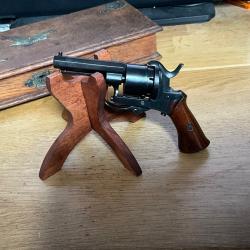 Un tr&egrave;s beau revolver &agrave; broche de 5 mm de fabrication li&eacute;geoise, type Lefaucheux