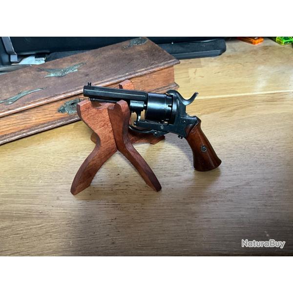 Un tr�s beau revolver � broche de 5 mm de fabrication li�geoise, type Lefaucheux