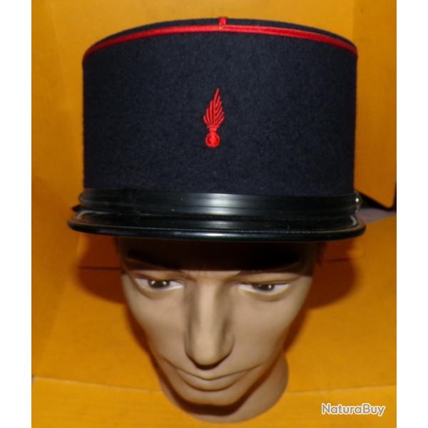 KEPI DE SAPEURS POMPIERS � , TAILLE� 60 , FABRICATION FRANCAISE A PARIS , ETAT NEUF VOIR PHOTO . POU